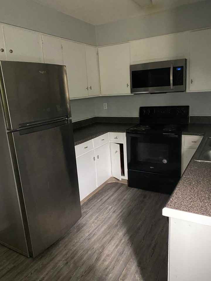 601 Riverhill Cir - Photo 6 of 18