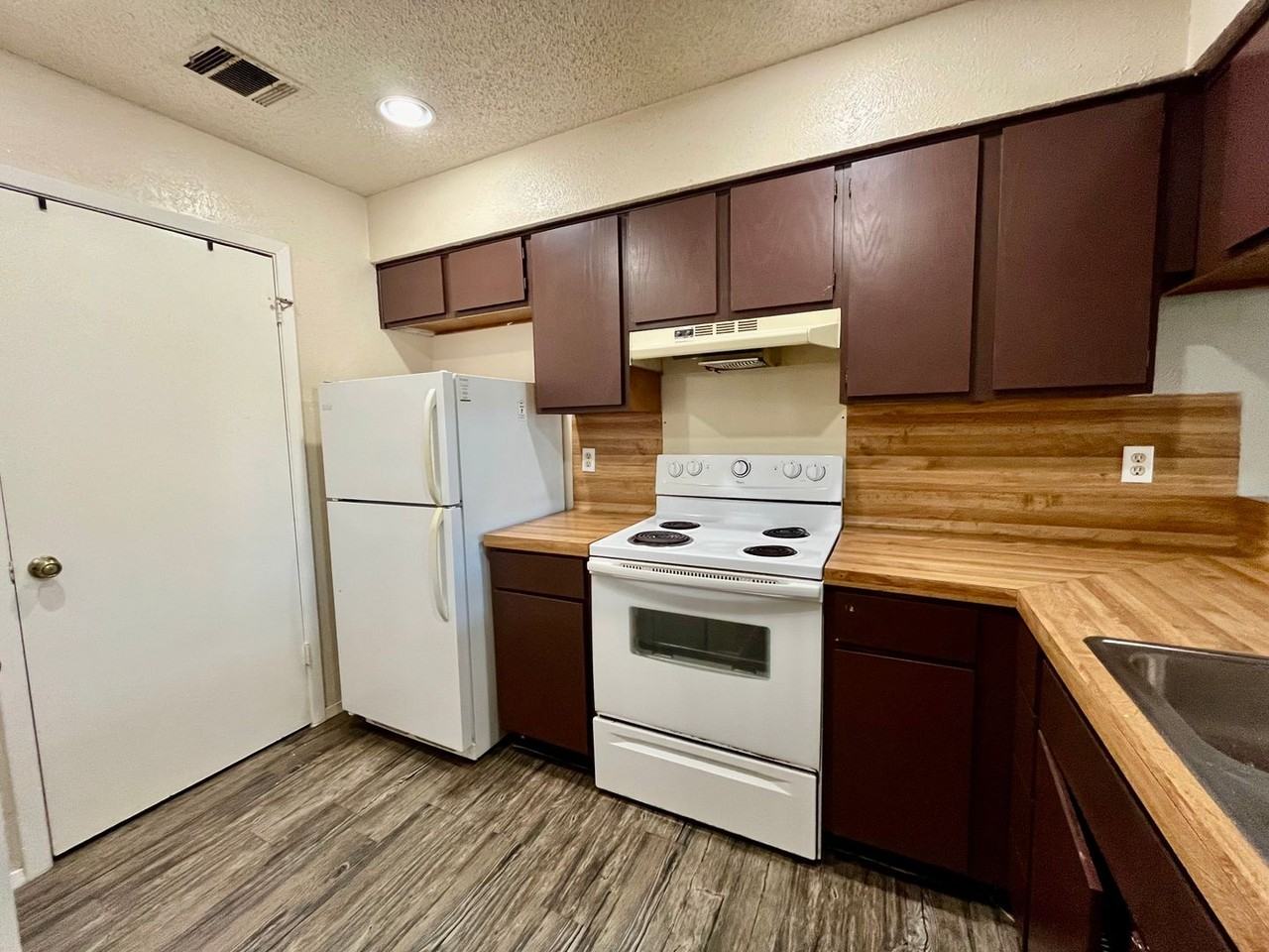 5309 Indio Dr Apt A - Photo 6 of 21