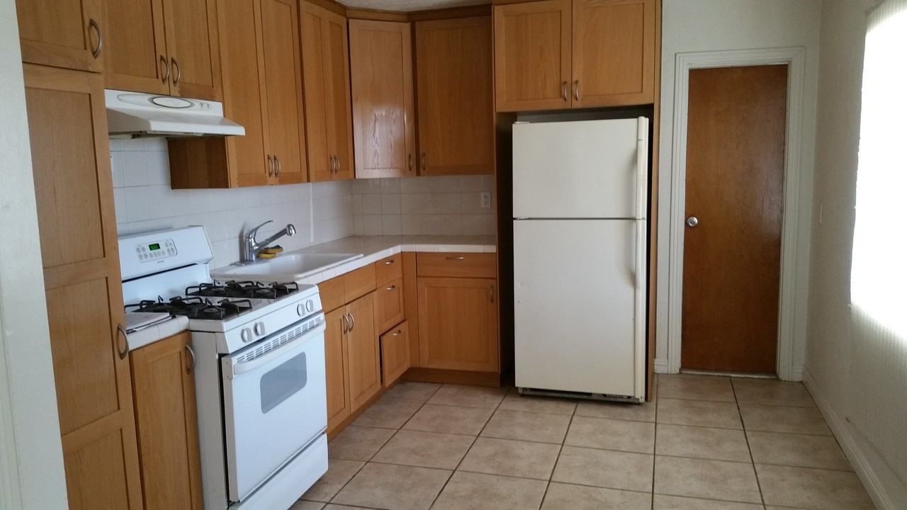 1605 Walton St - Photo 3 of 4