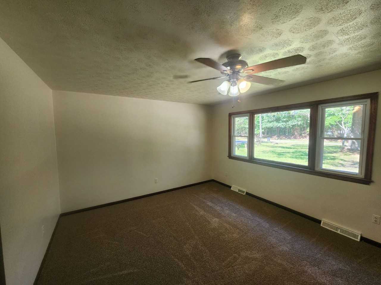 15713 S Crater Rd - Photo 3 of 12