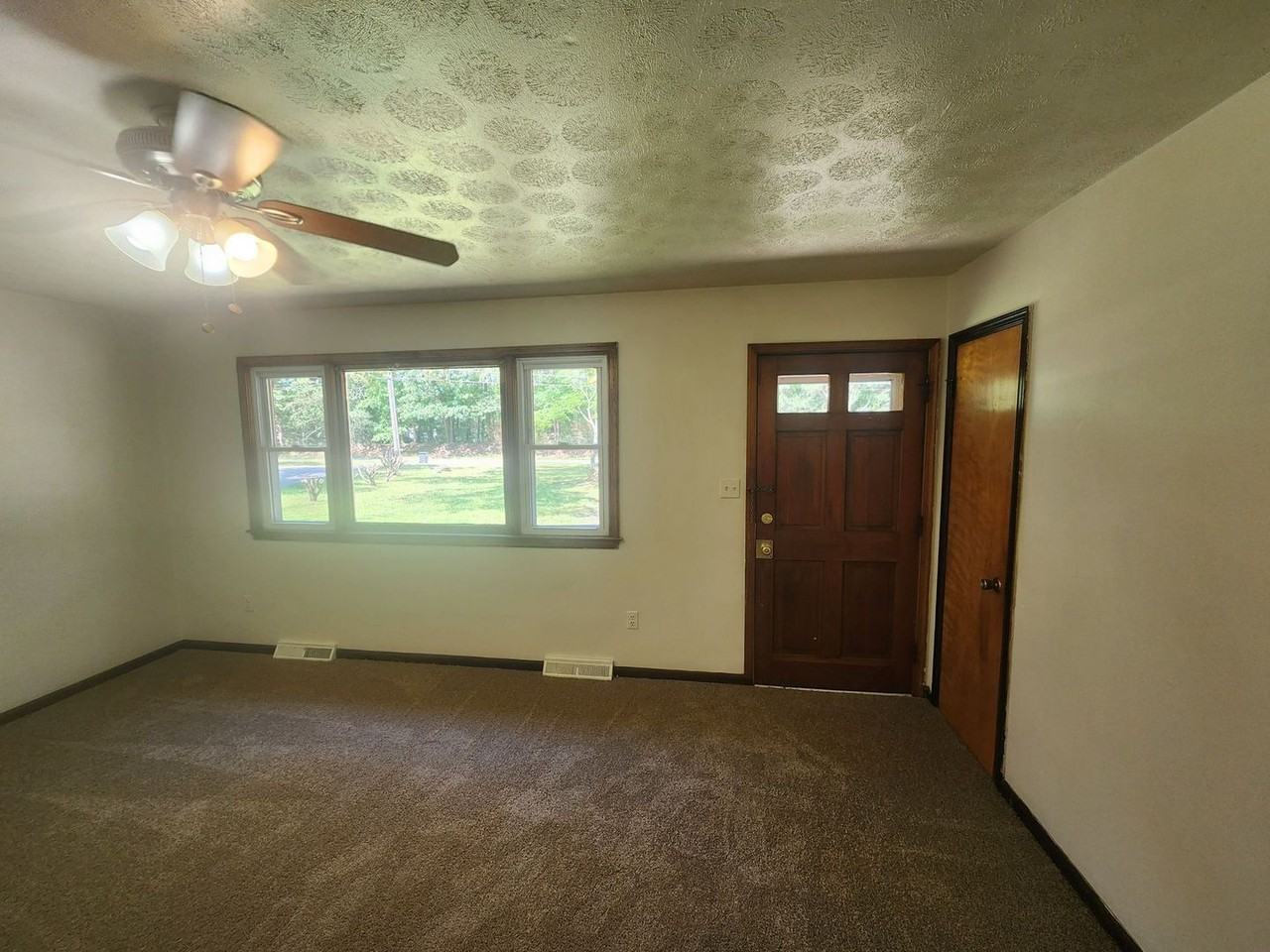 15713 S Crater Rd - Photo 4 of 12