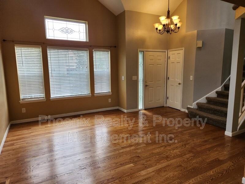 1264 Mcintosh Ave - Photo 3 of 18