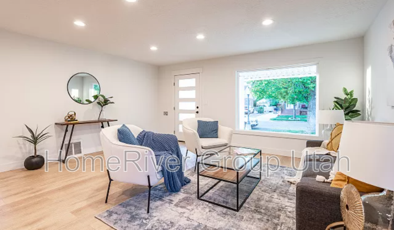 1626 E Downington Ave - Photo 5 of 34
