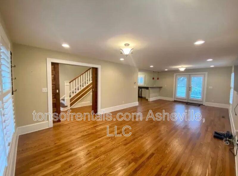 240 S Beaumont St - Photo 5 of 22