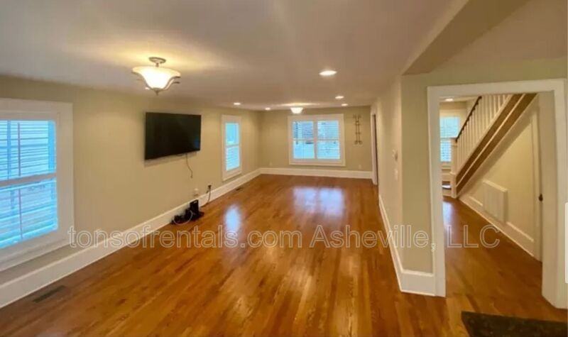 240 S Beaumont St - Photo 6 of 22