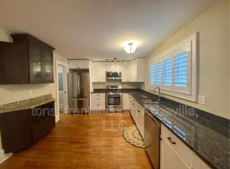 240 S Beaumont St - Photo 7 of 22