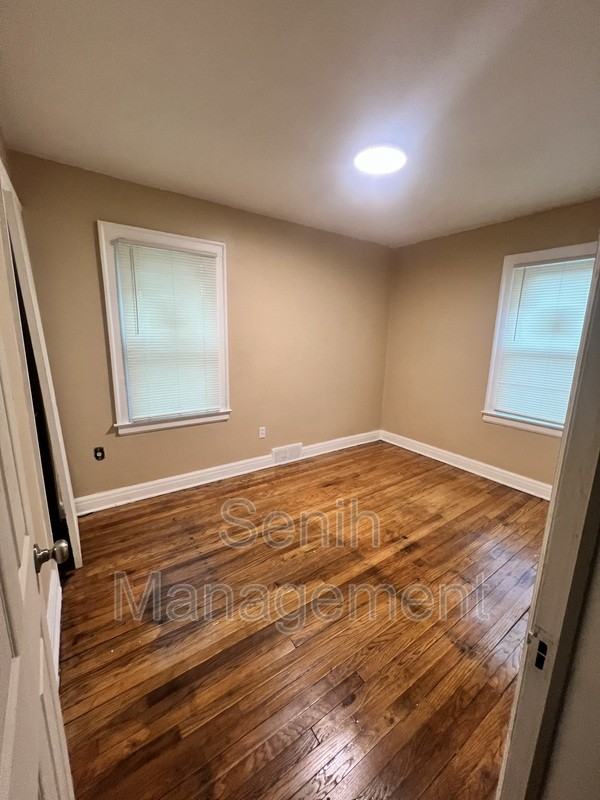 6479 Plainview Ave - Photo 5 of 8