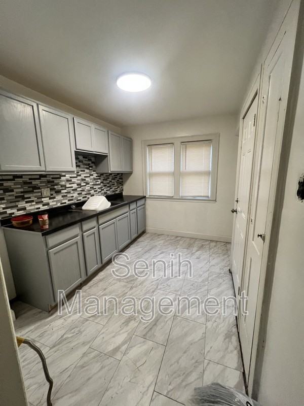 6479 Plainview Ave - Photo 6 of 8