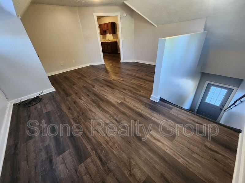 610 S 5th St #D - Photo 2 of 9