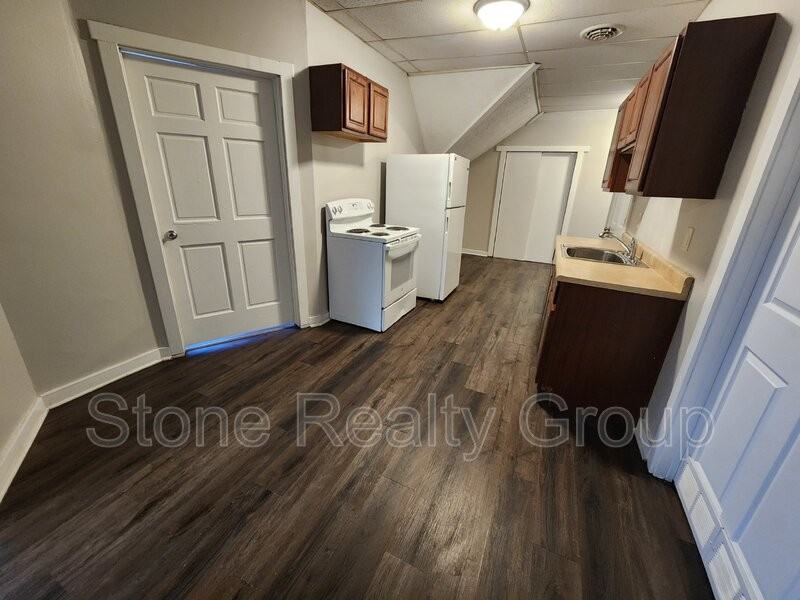 610 S 5th St #D - Photo 3 of 9
