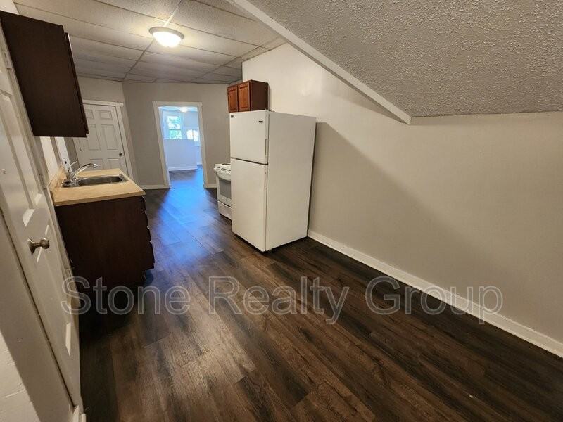 610 S 5th St #D - Photo 4 of 9