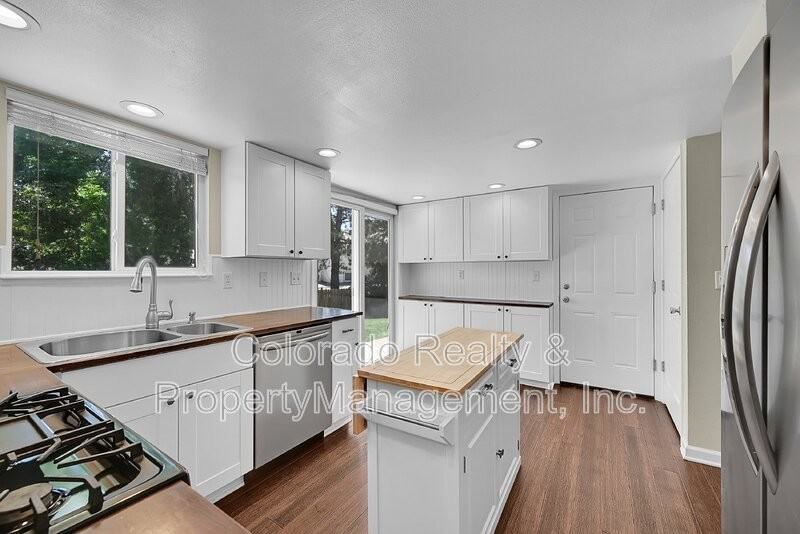 2115 Golden Barrel Ct - Photo 2 of 40