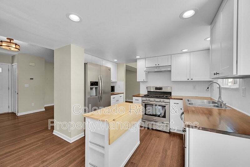 2115 Golden Barrel Ct - Photo 3 of 40