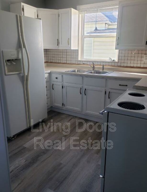 6044 Kearney Ave - Photo 3 of 15