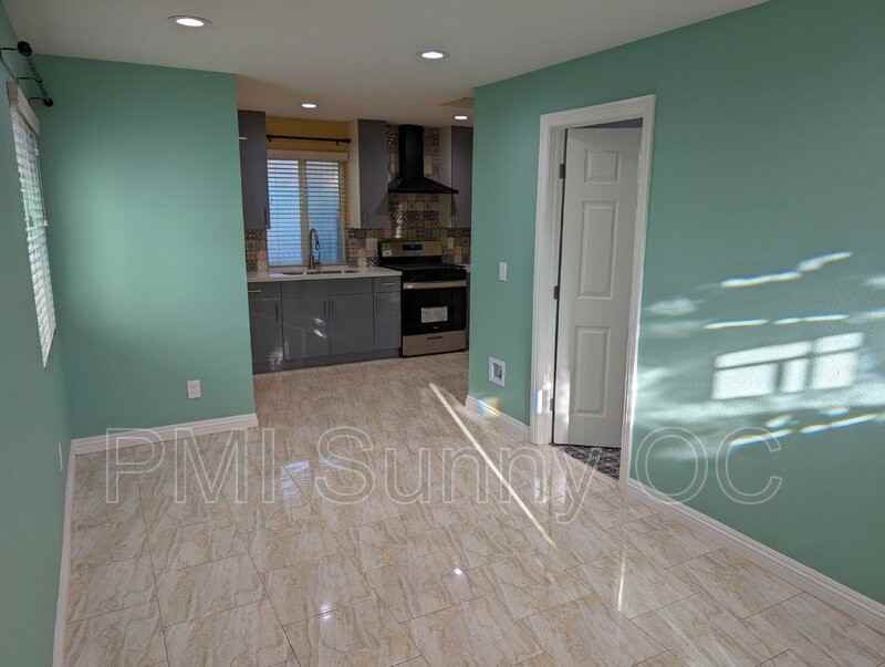 400 E 52nd St #ADU - Photo 2 of 10