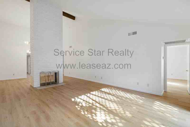 1336 E Maryland Ave #4 - Photo 5 of 19