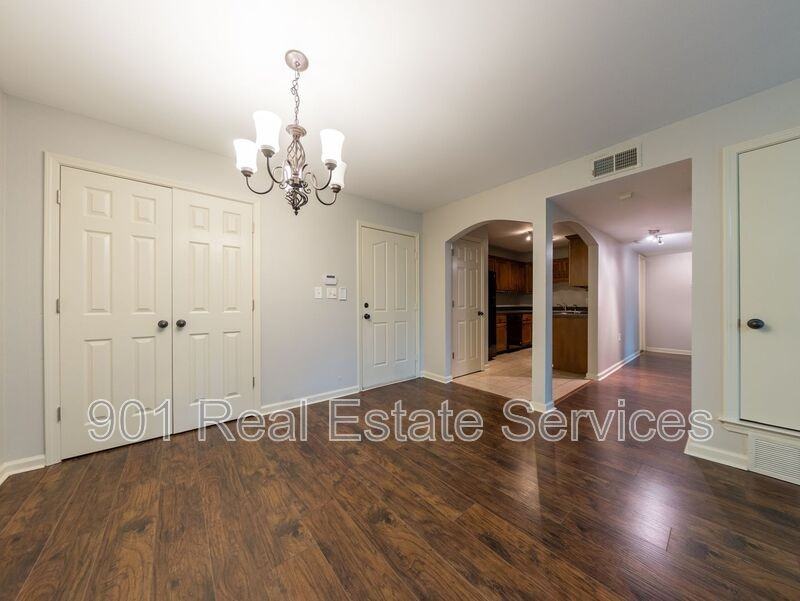 210 S Mclean Blvd #5 - Photo 2 of 17