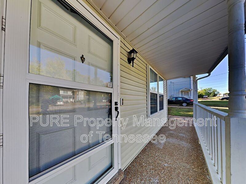 1012 Patio Dr - Photo 3 of 29