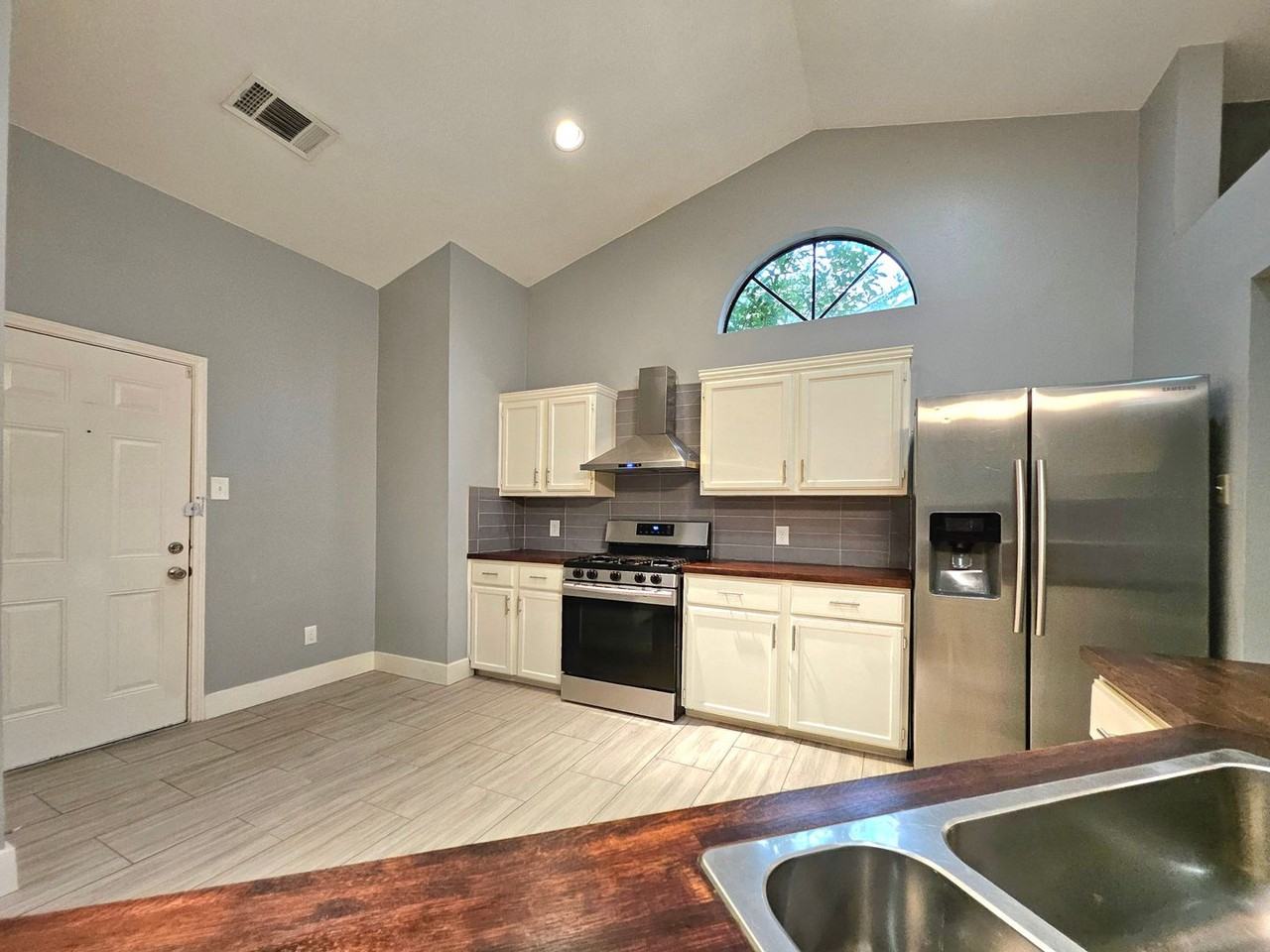 8900 Linton Dr - Photo 5 of 19