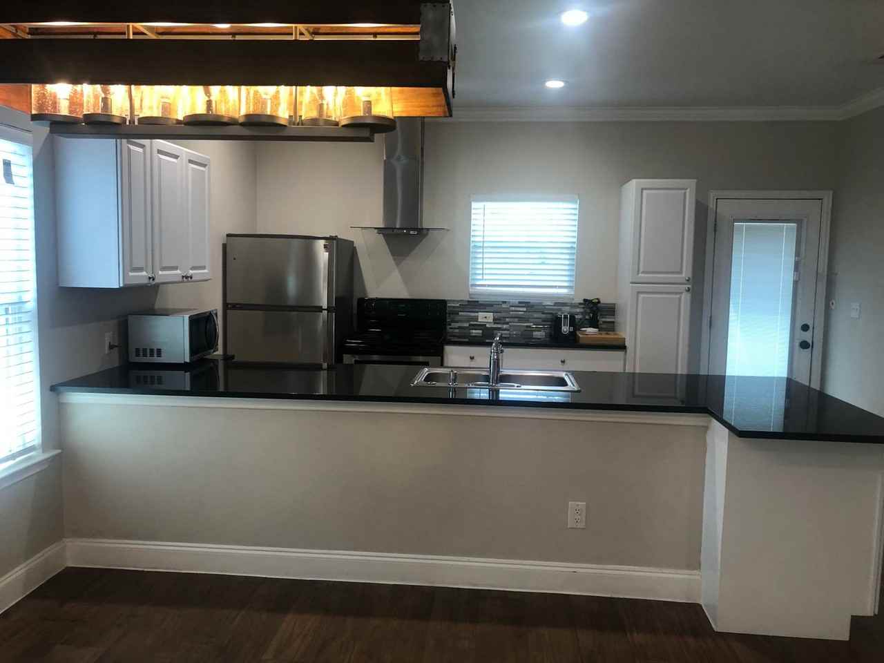 1012 E Oak St - Photo 2 of 15