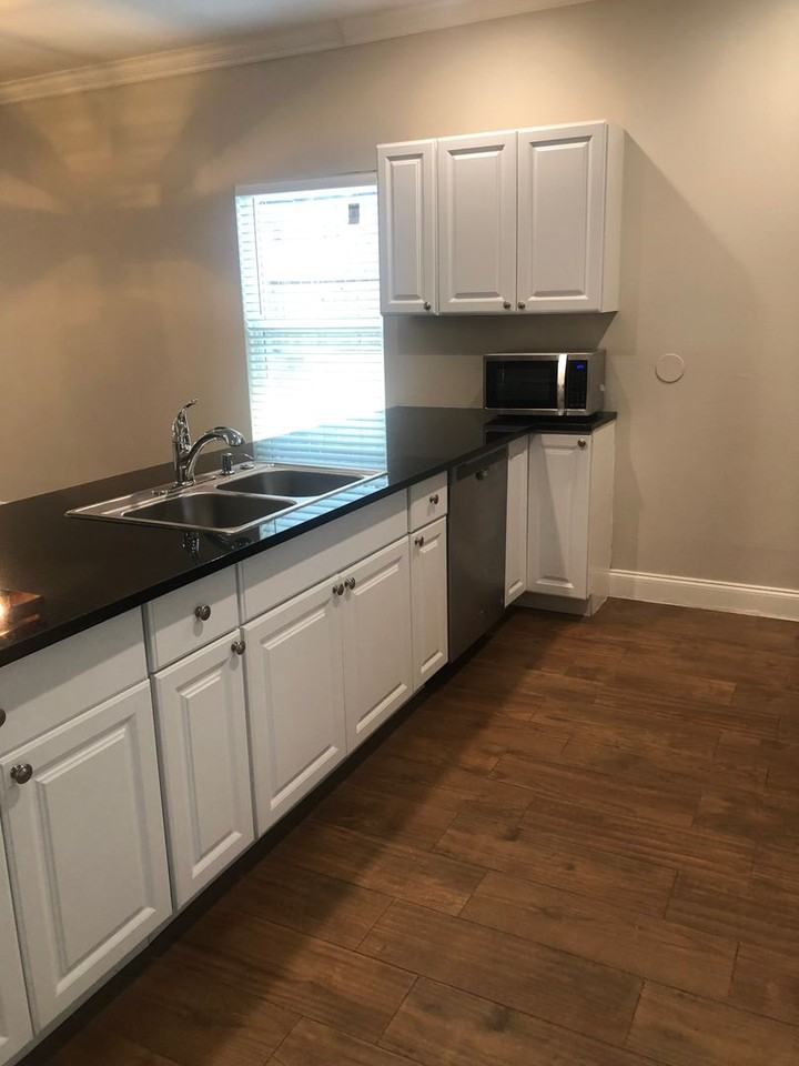 1012 E Oak St - Photo 3 of 15