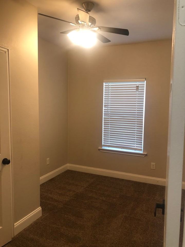 1012 E Oak St - Photo 7 of 15