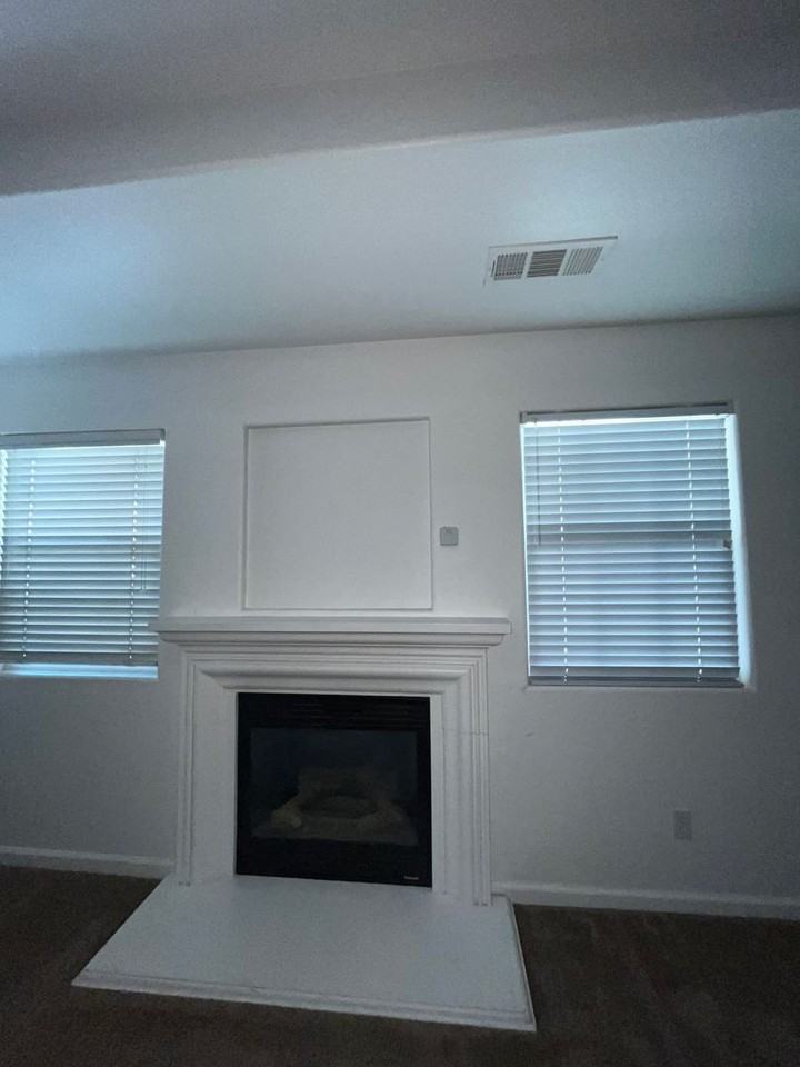 2703 - Photo 2 of 21