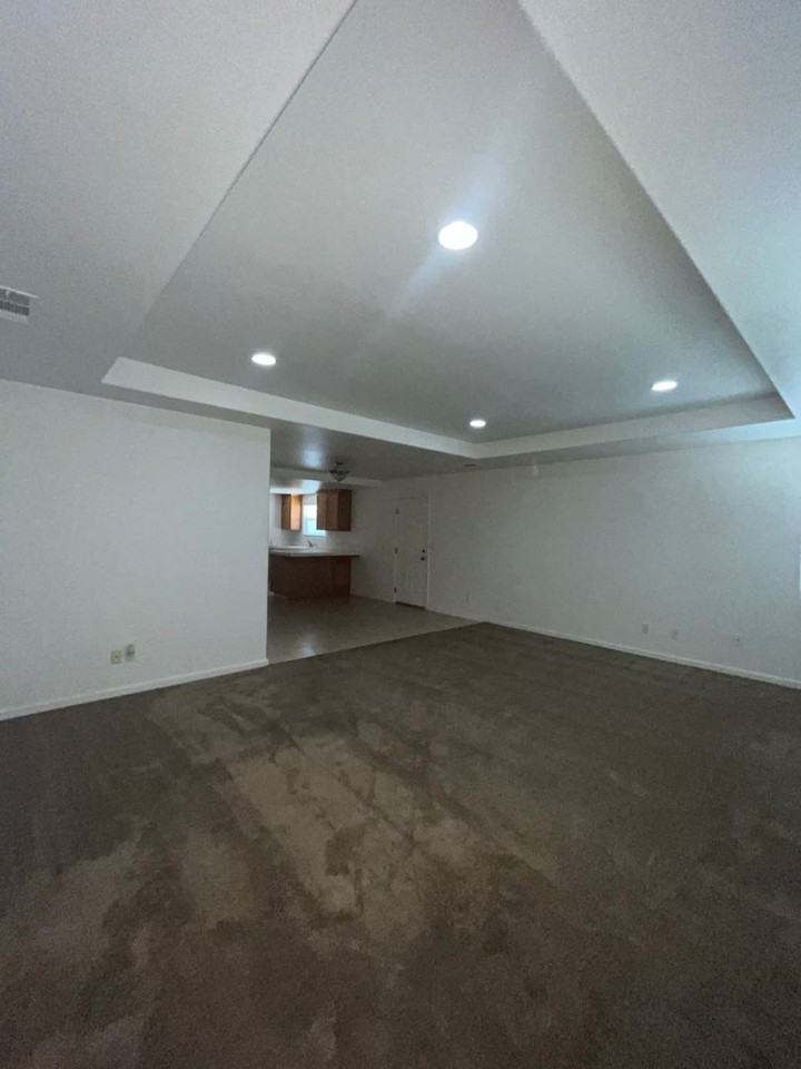 2703 - Photo 3 of 21