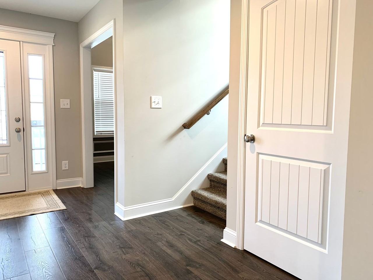 712 Banister Dr - Photo 3 of 37