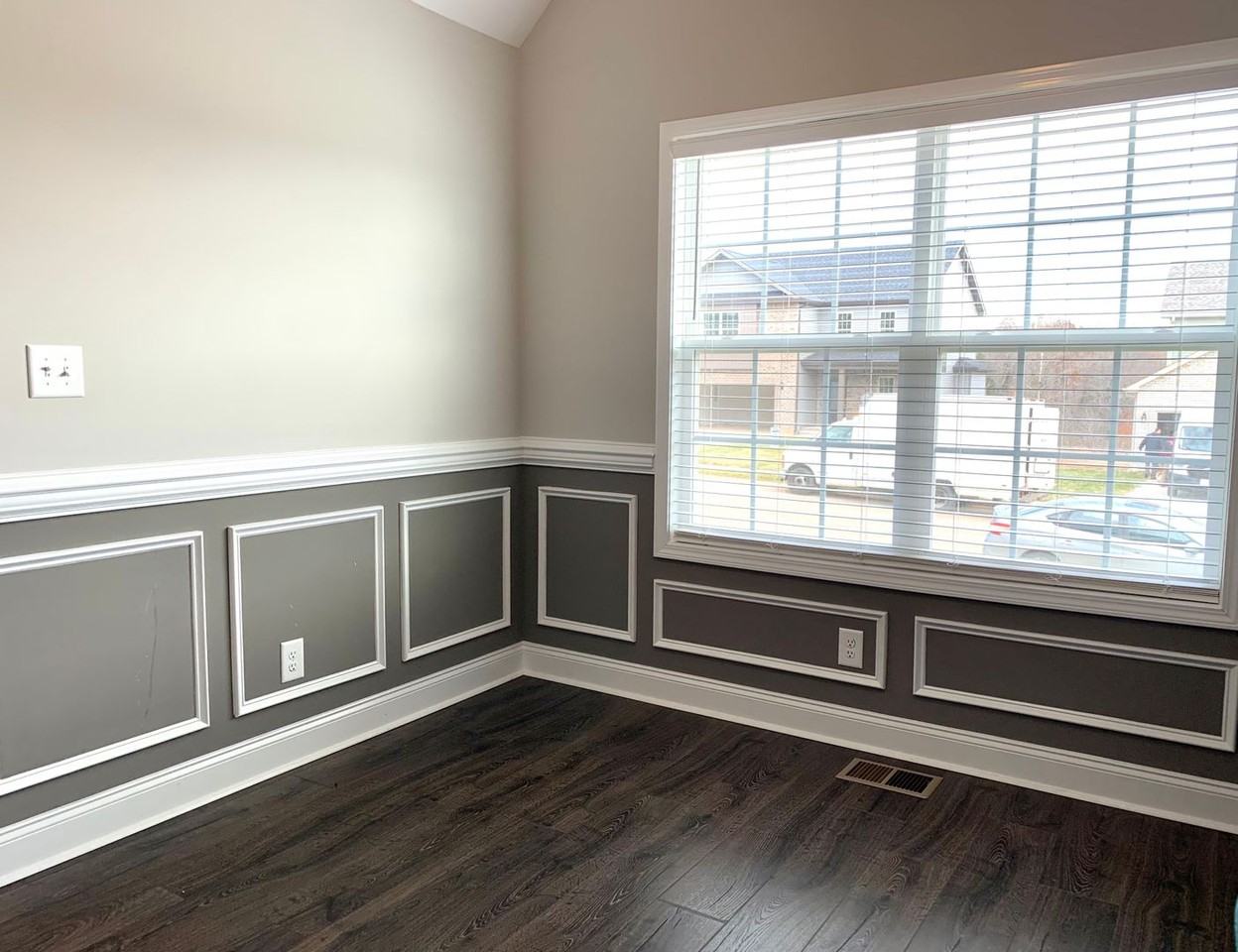 712 Banister Dr - Photo 4 of 37