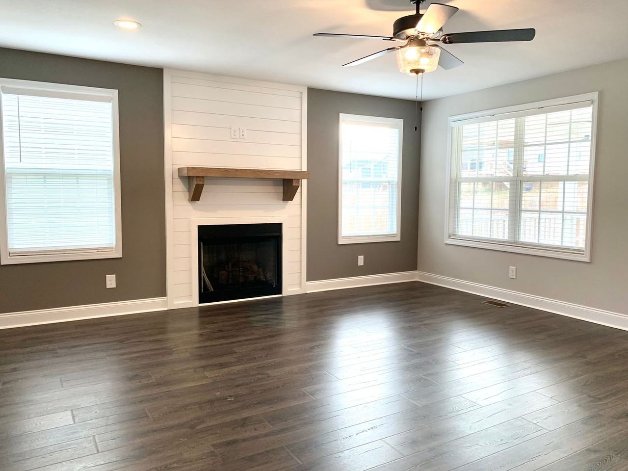 712 Banister Dr - Photo 5 of 37