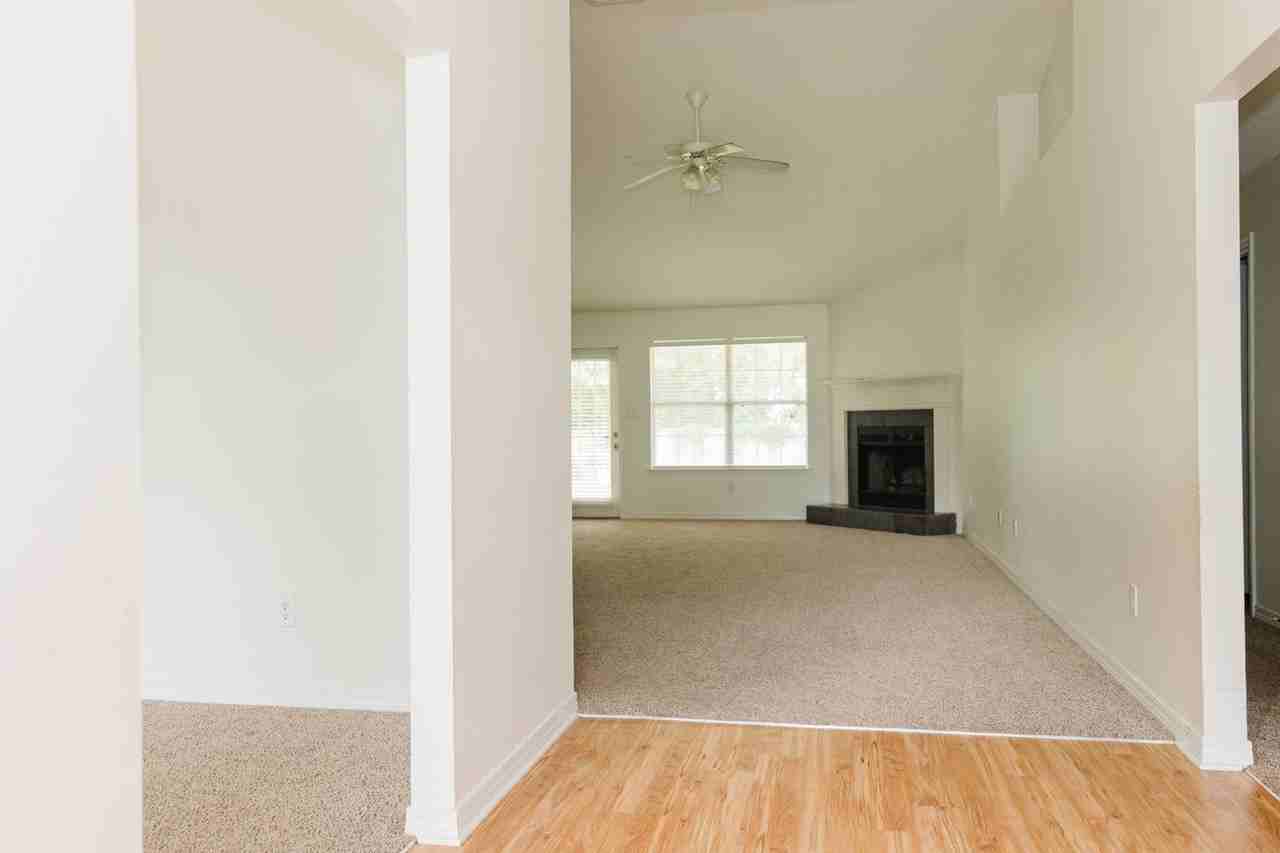25759 Keldon Ct - Photo 3 of 32