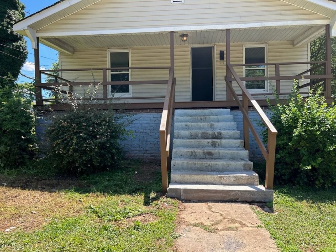 921 Gray Ave - Photo 2 of 9