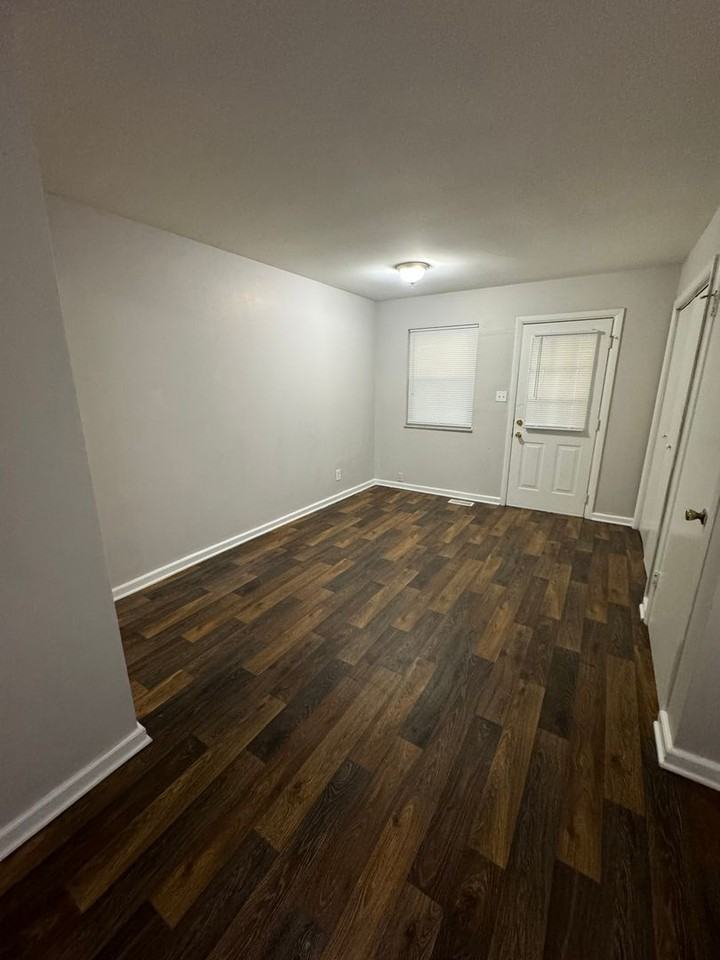 2530 Schofield Ave - Photo 2 of 7
