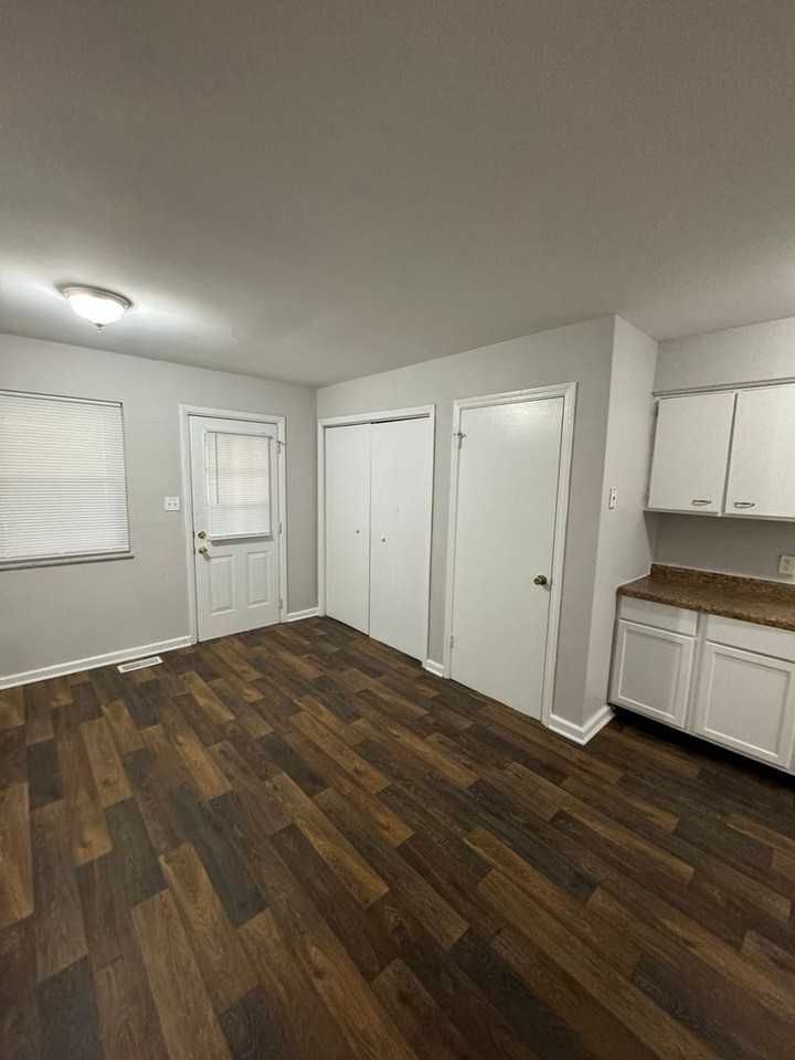 2530 Schofield Ave - Photo 3 of 7