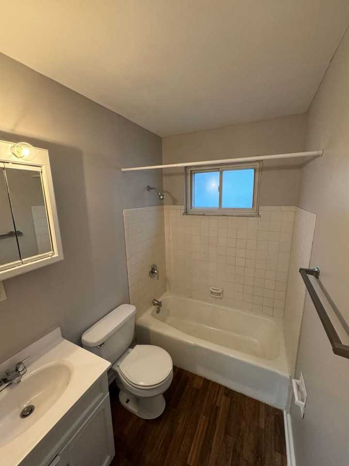 2530 Schofield Ave - Photo 4 of 7