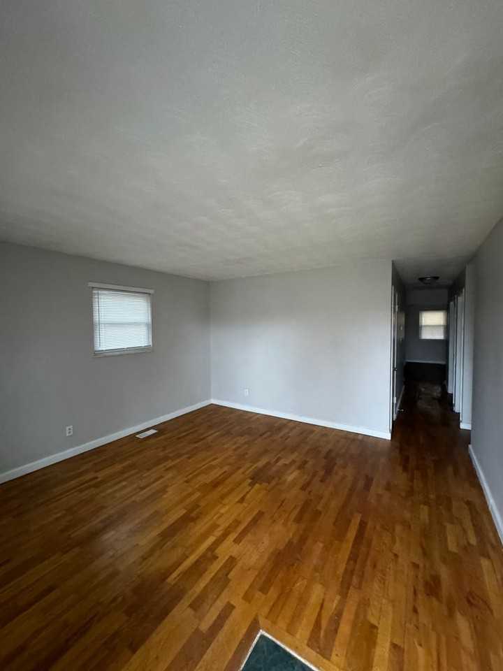 2530 Schofield Ave - Photo 5 of 7