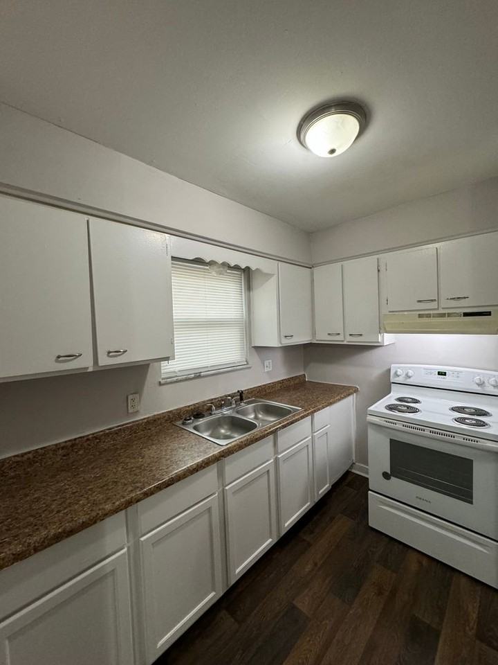 2530 Schofield Ave - Photo 6 of 7