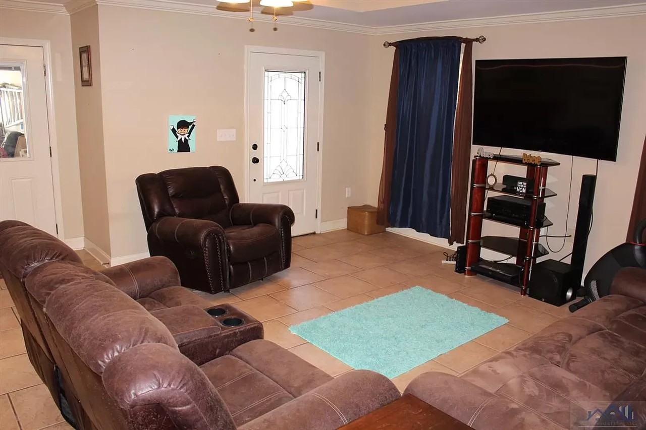 165 Jolie Oaks Blvd - Photo 3 of 6
