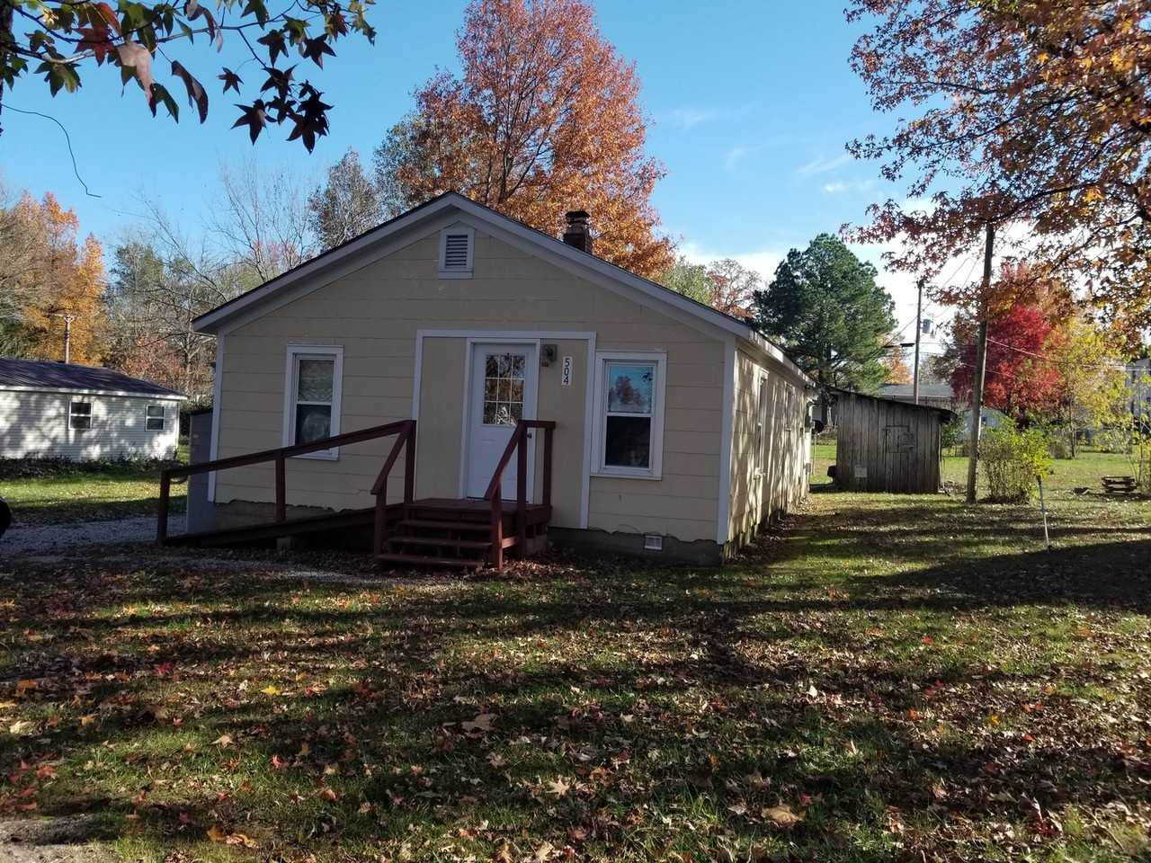 504 E Eldon St - Photo 2 of 8