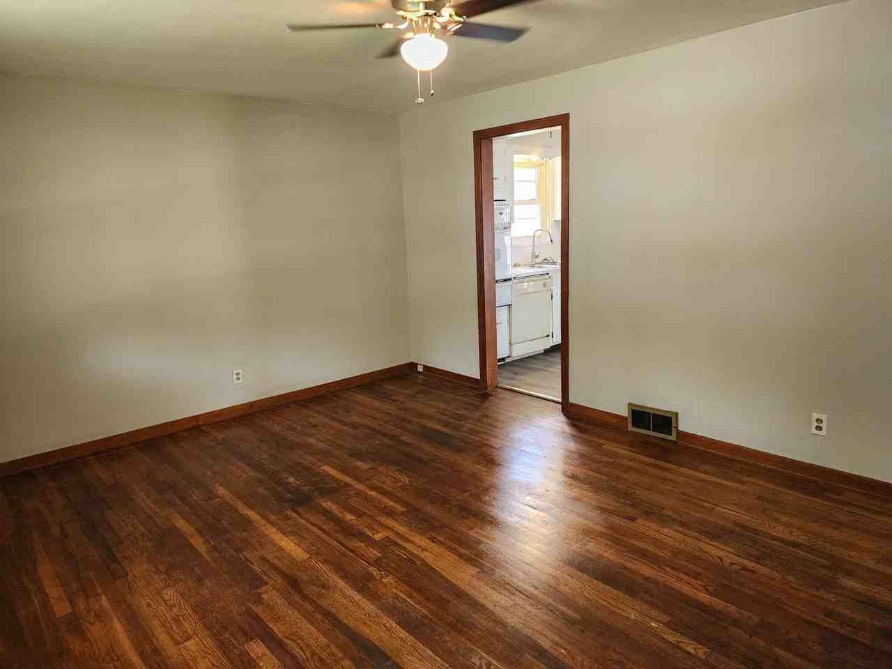 538 N Dunlap Ave - Photo 2 of 7