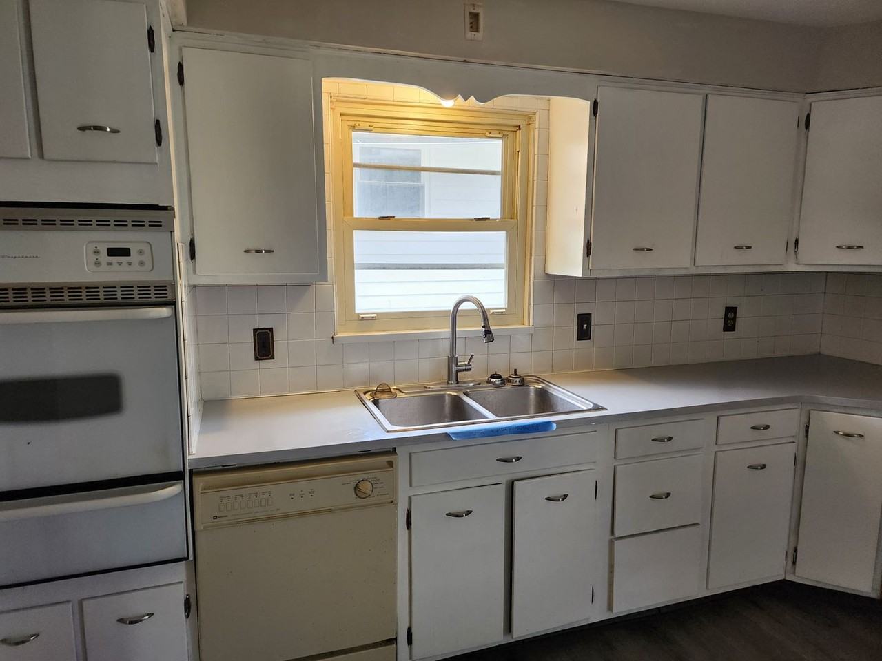 538 N Dunlap Ave - Photo 3 of 7