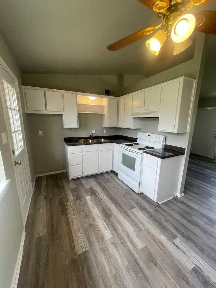 911 Deonne Cir - Photo 5 of 12