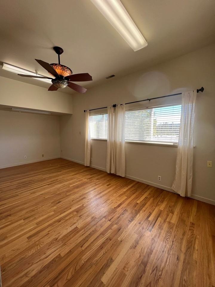 408 Broad St - Photo 4 of 31