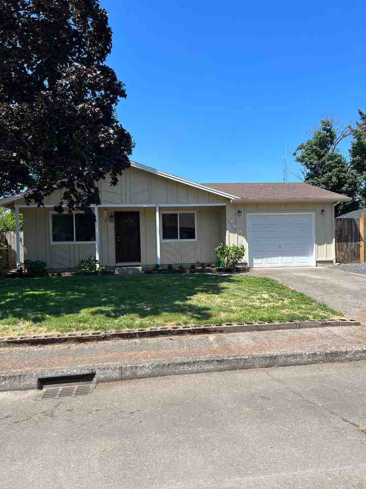 225 N Oak Ave - Photo 2 of 30