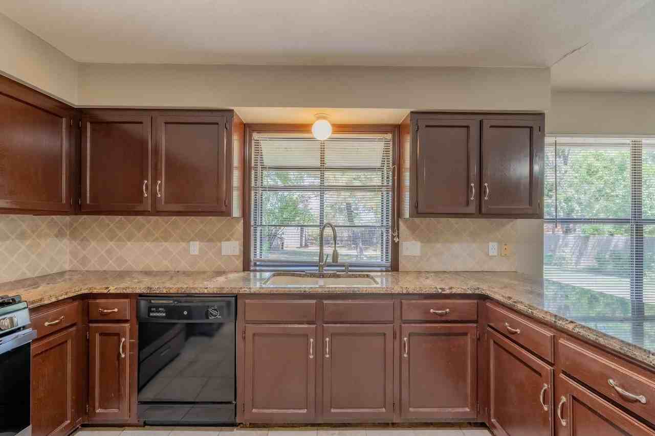 8807 E 56th St - Photo 6 of 14