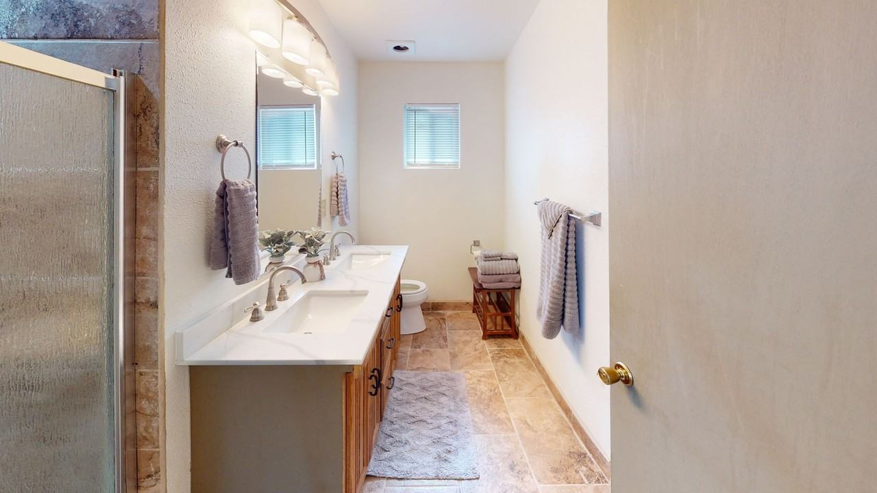 1521 S Granite St - Photo 2 of 10