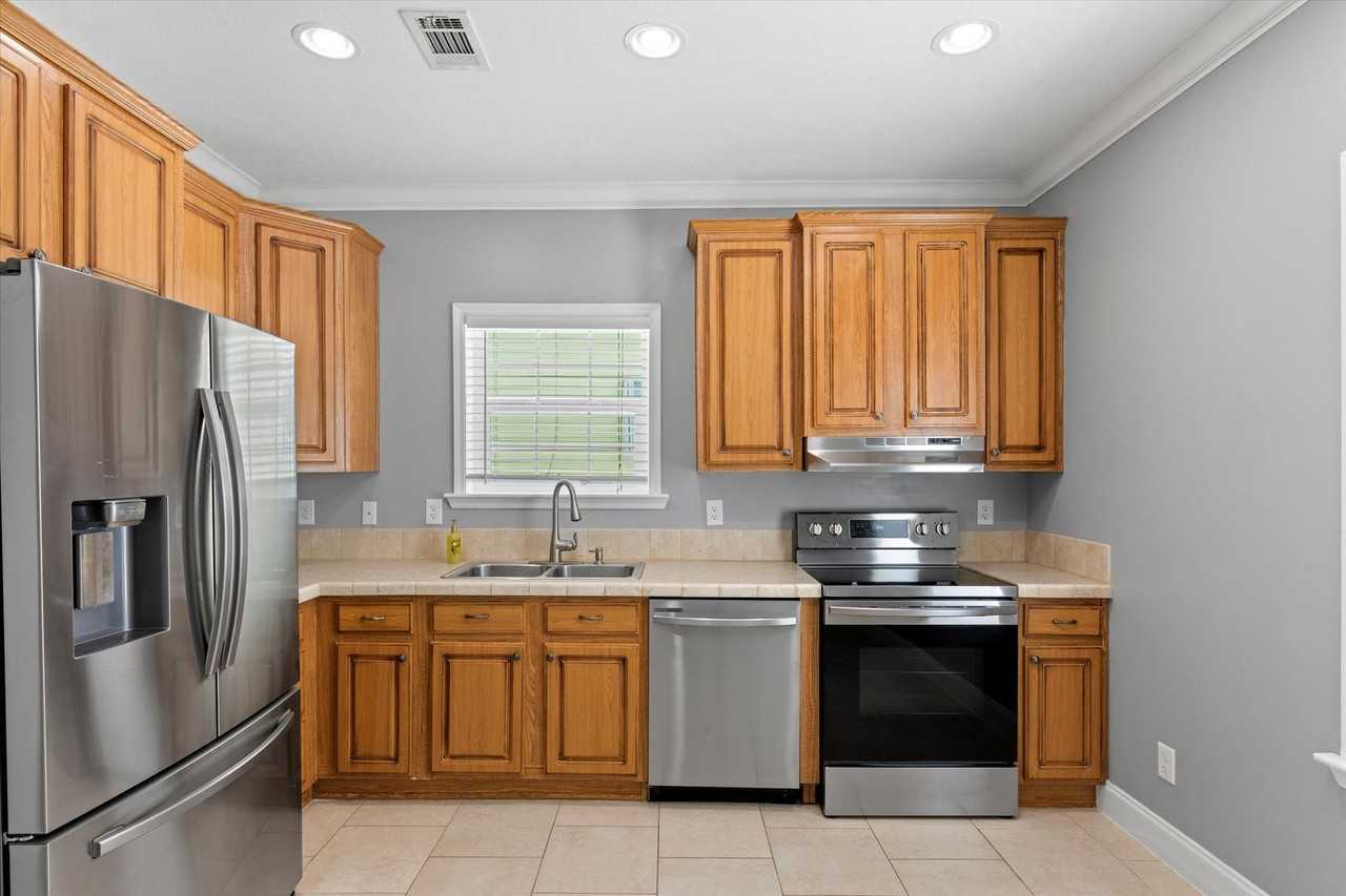 22 Ed Swift Rd - Photo 2 of 18