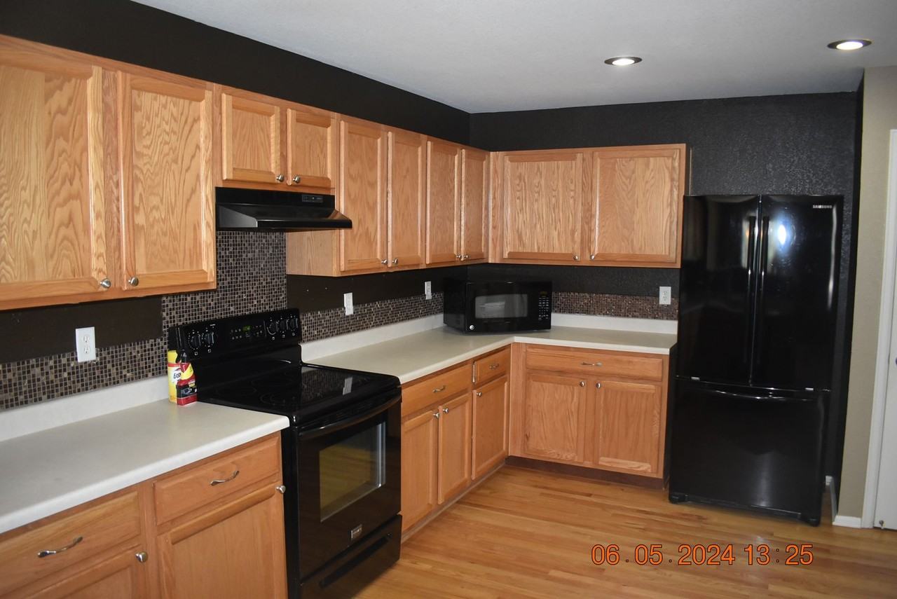 7916 S Kittredge St - Photo 5 of 17
