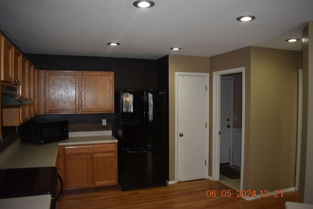 7916 S Kittredge St - Photo 6 of 17